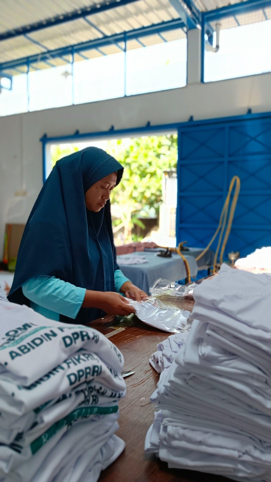 Quality control - pengecekan hasil produksi